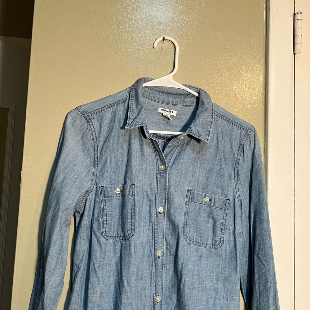 Old Navy Chambray Button Down Shirt Medium Wash M - Picture 3 of 10